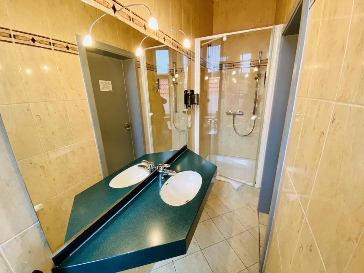 Doppelzimmer Zapfhahn, Direkt Am Alten Strom Rostock Exterior photo