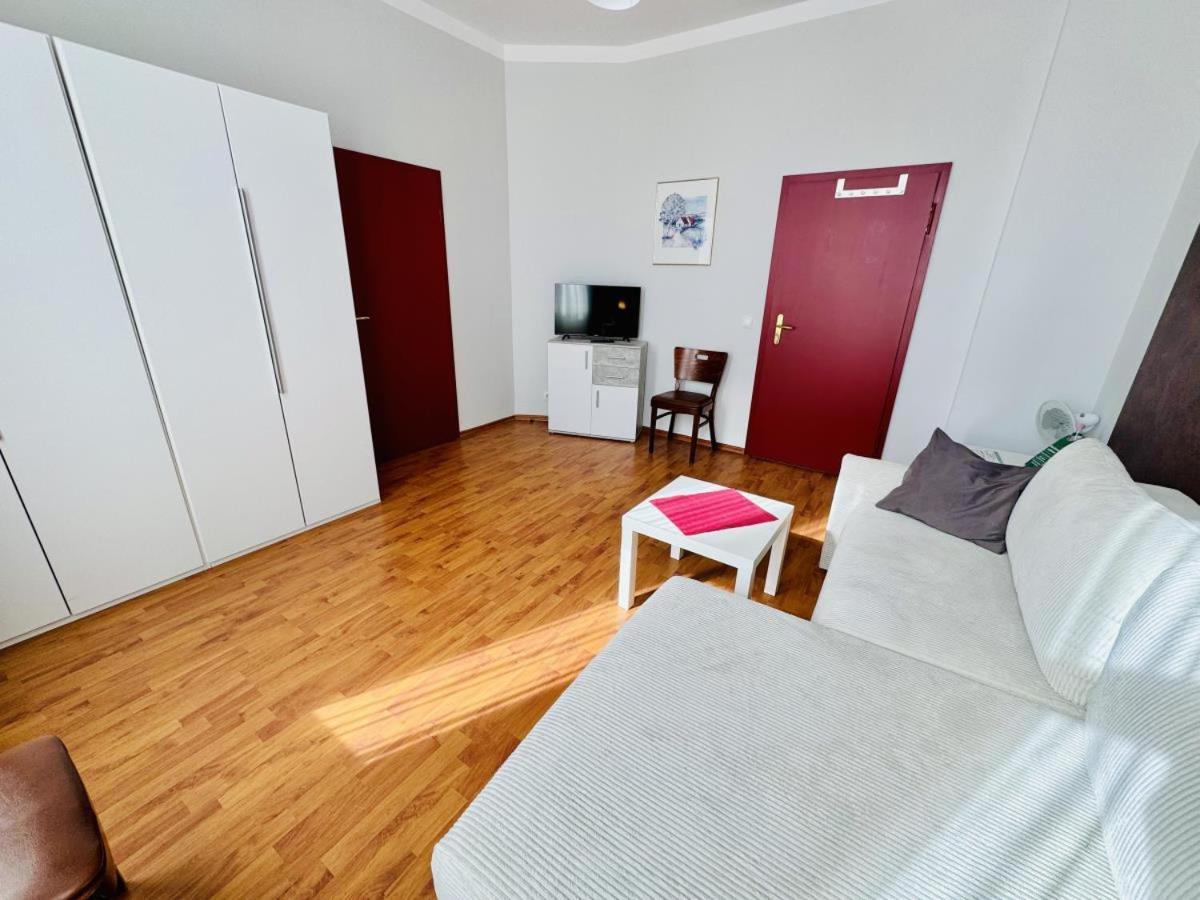 Doppelzimmer Zapfhahn, Direkt Am Alten Strom Rostock Exterior photo